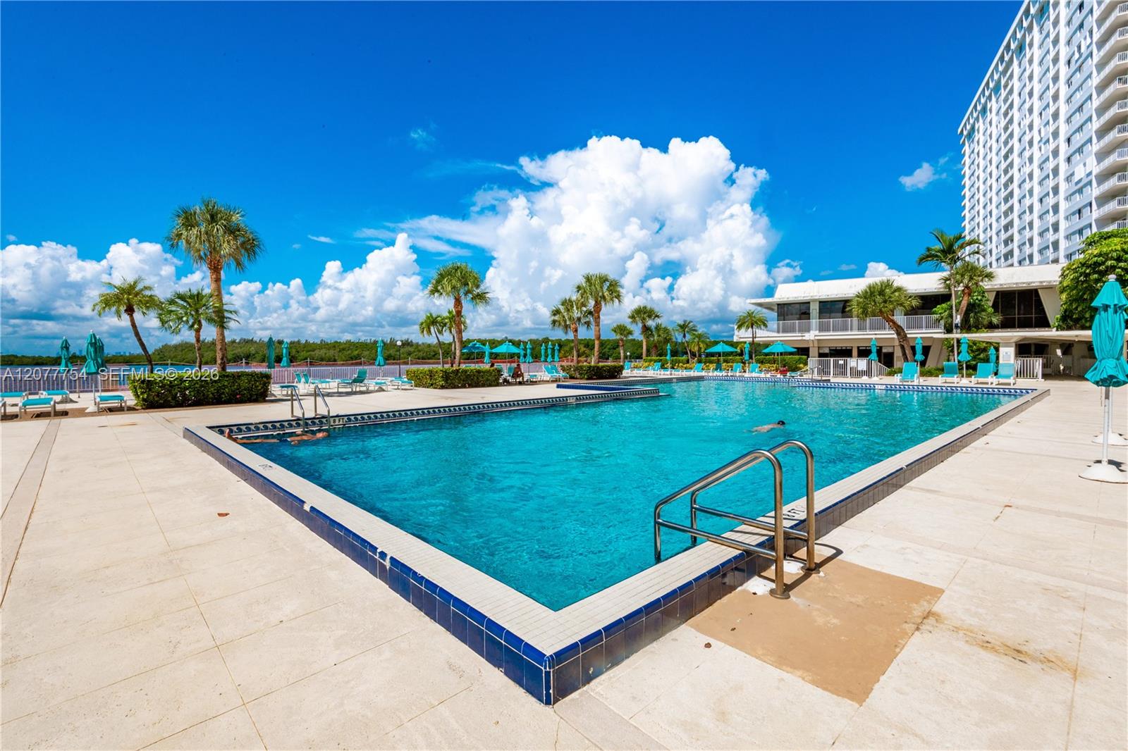825 1 / 2 762 sq. ft. $ 2026-08-25 0 foto