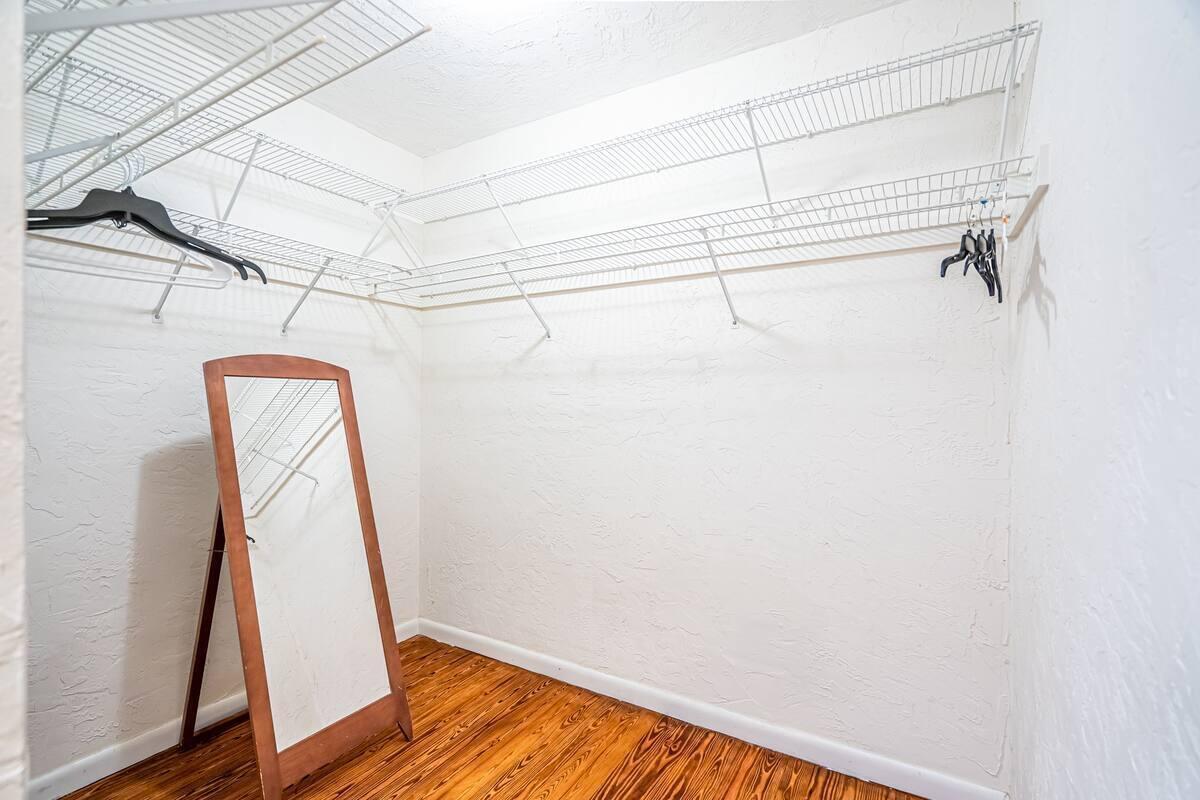 Ver detalles / 0 932 sq. ft. $ 2026-08-27 0 foto