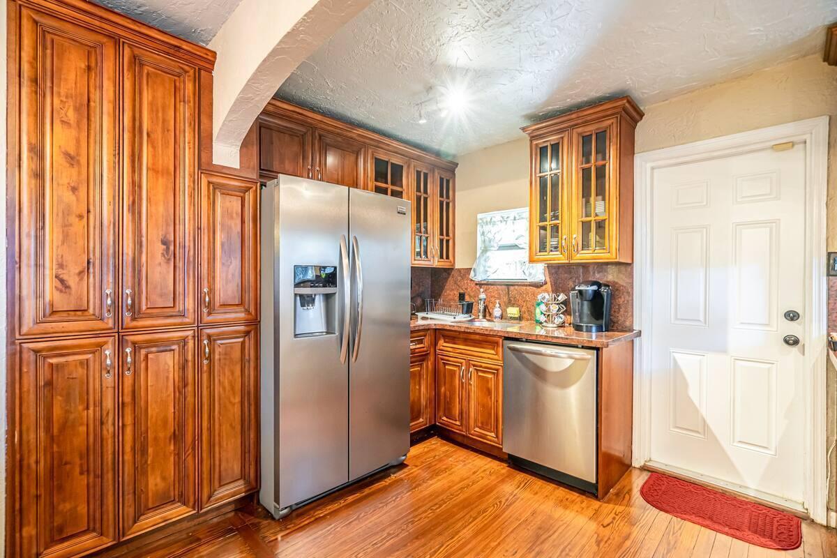 Ver detalles / 0 932 sq. ft. $ 2026-08-27 0 foto