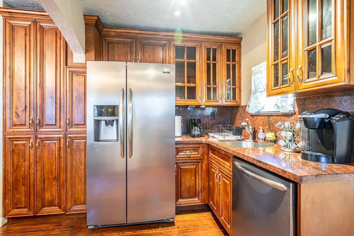 Ver detalles / 0 932 sq. ft. $ 2026-08-27 0 foto