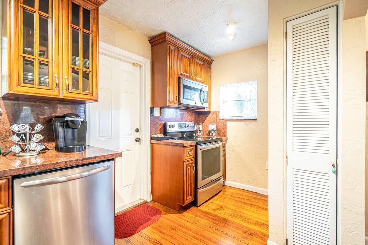 Ver detalles / 0 932 sq. ft. $ 2026-08-27 0 foto