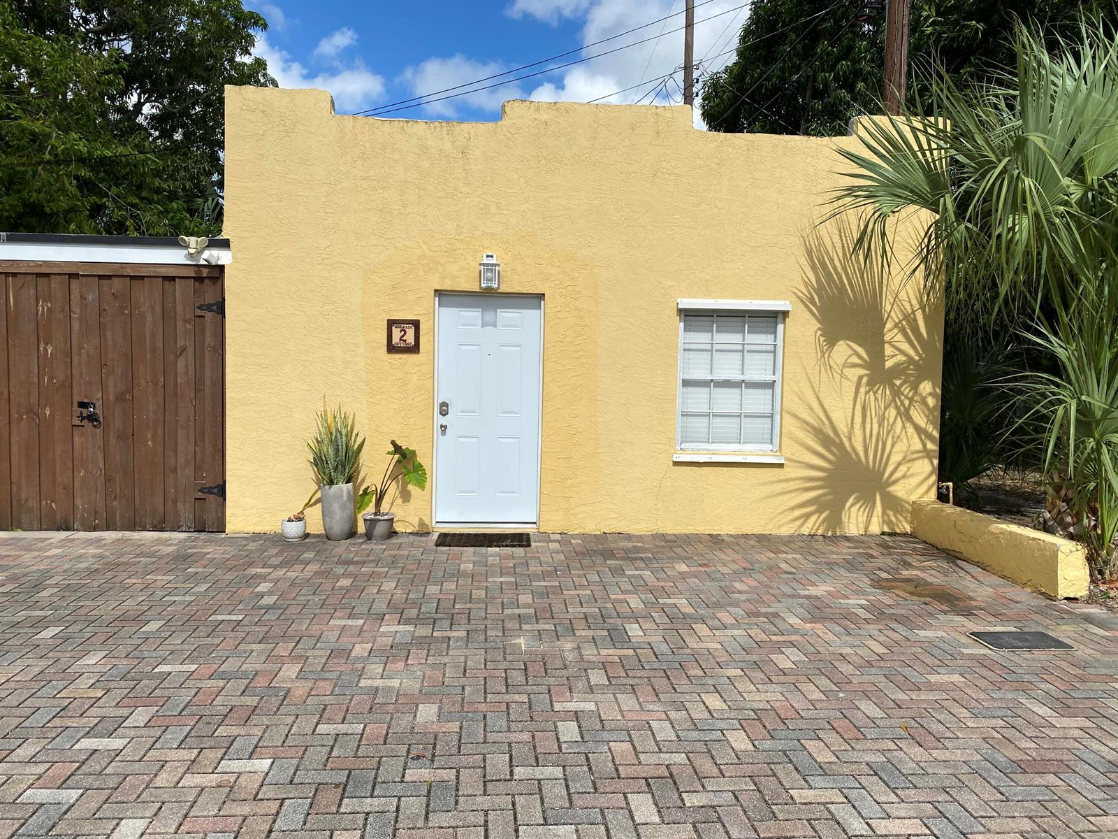 Ver detalles / 0 932 sq. ft. $ 2026-08-27 0 foto