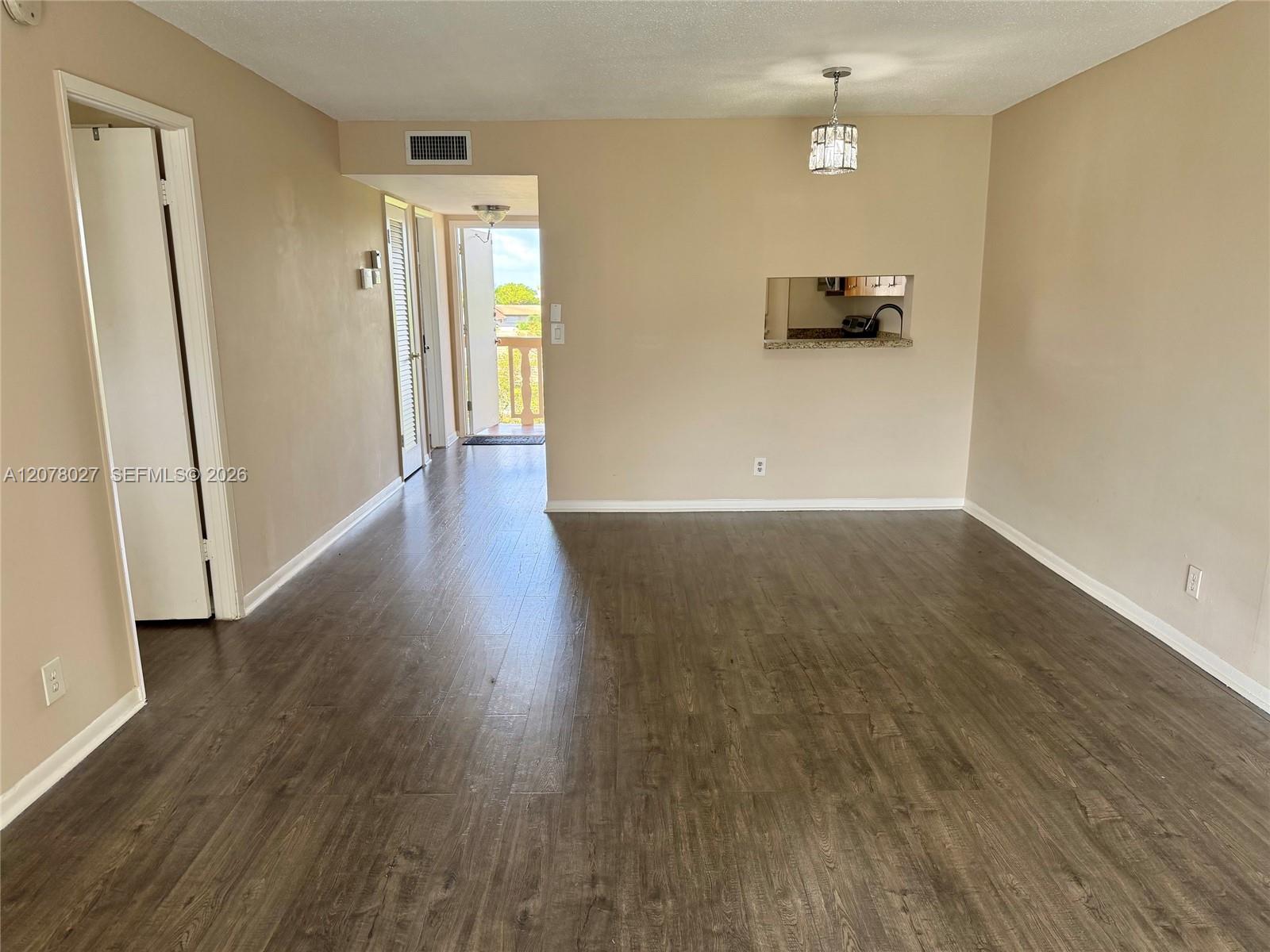 See details 507 1 / 2 775 sq. ft. $ 2026-08-26 0 Photo