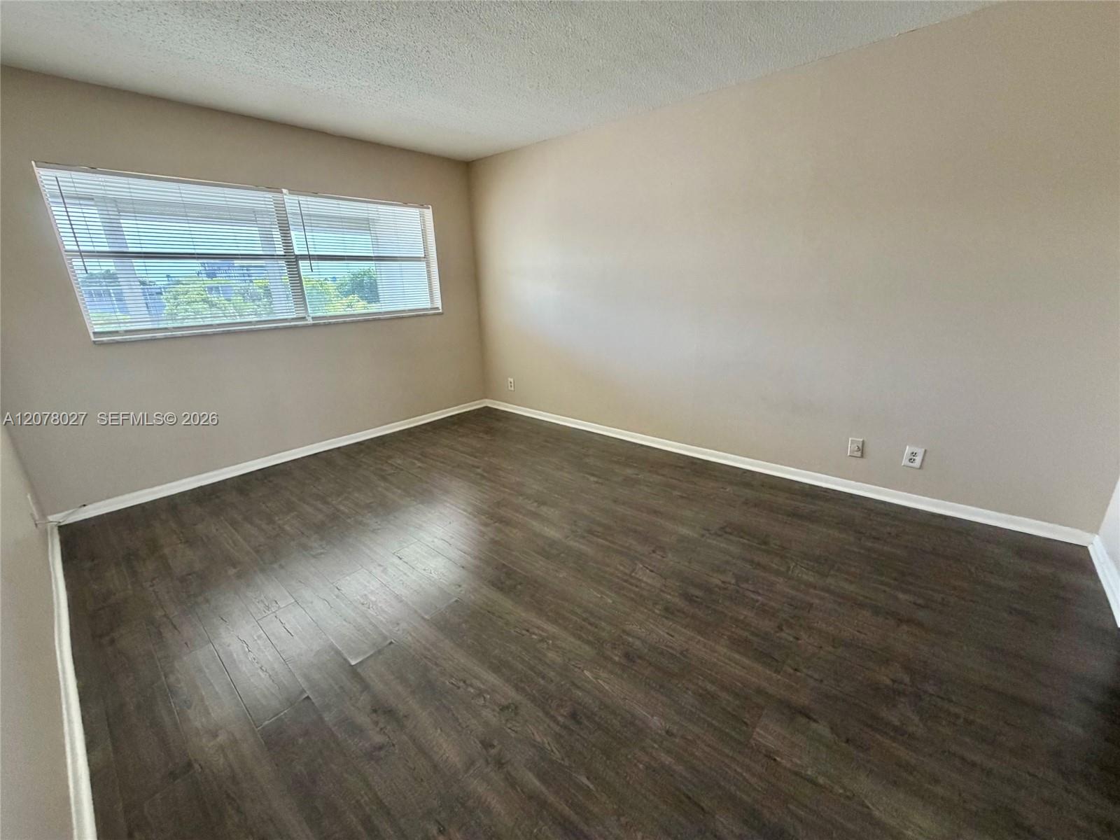 See details 507 1 / 2 775 sq. ft. $ 2026-08-26 0 Photo