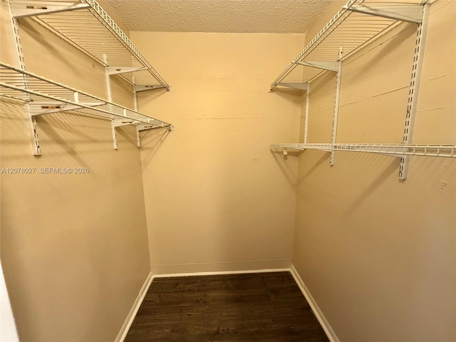 See details 507 1 / 2 775 sq. ft. $ 2026-08-26 0 Photo