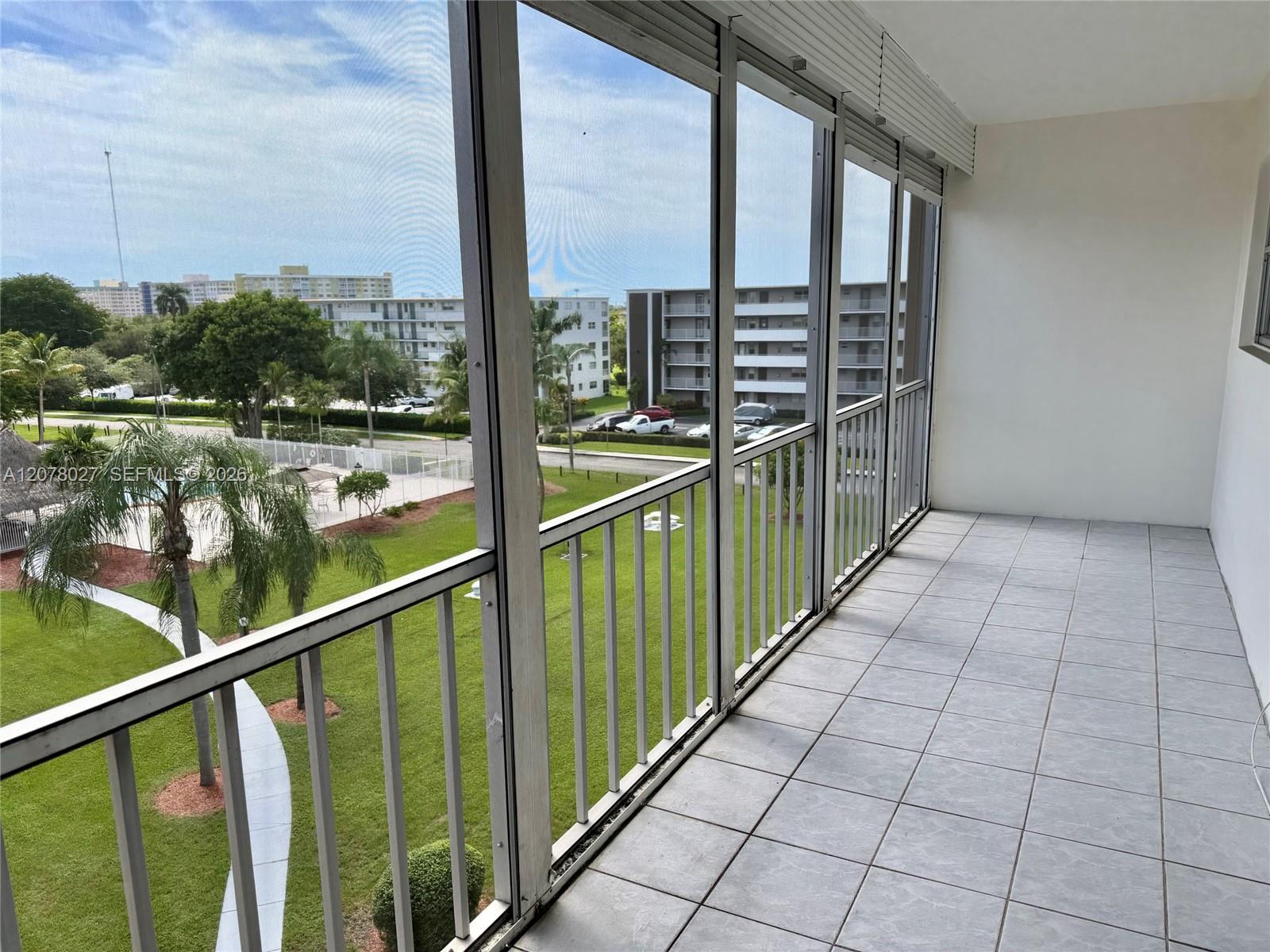 See details 507 1 / 2 775 sq. ft. $ 2026-08-26 0 Photo