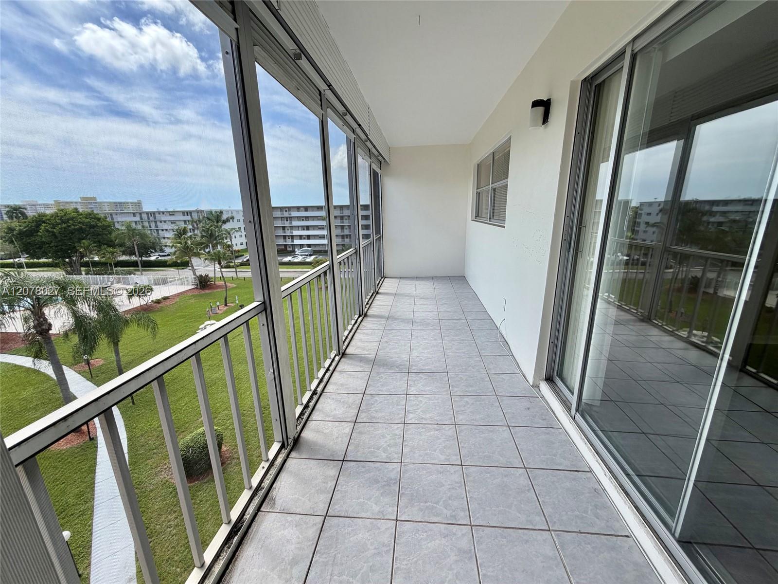 See details 507 1 / 2 775 sq. ft. $ 2026-08-26 0 Photo