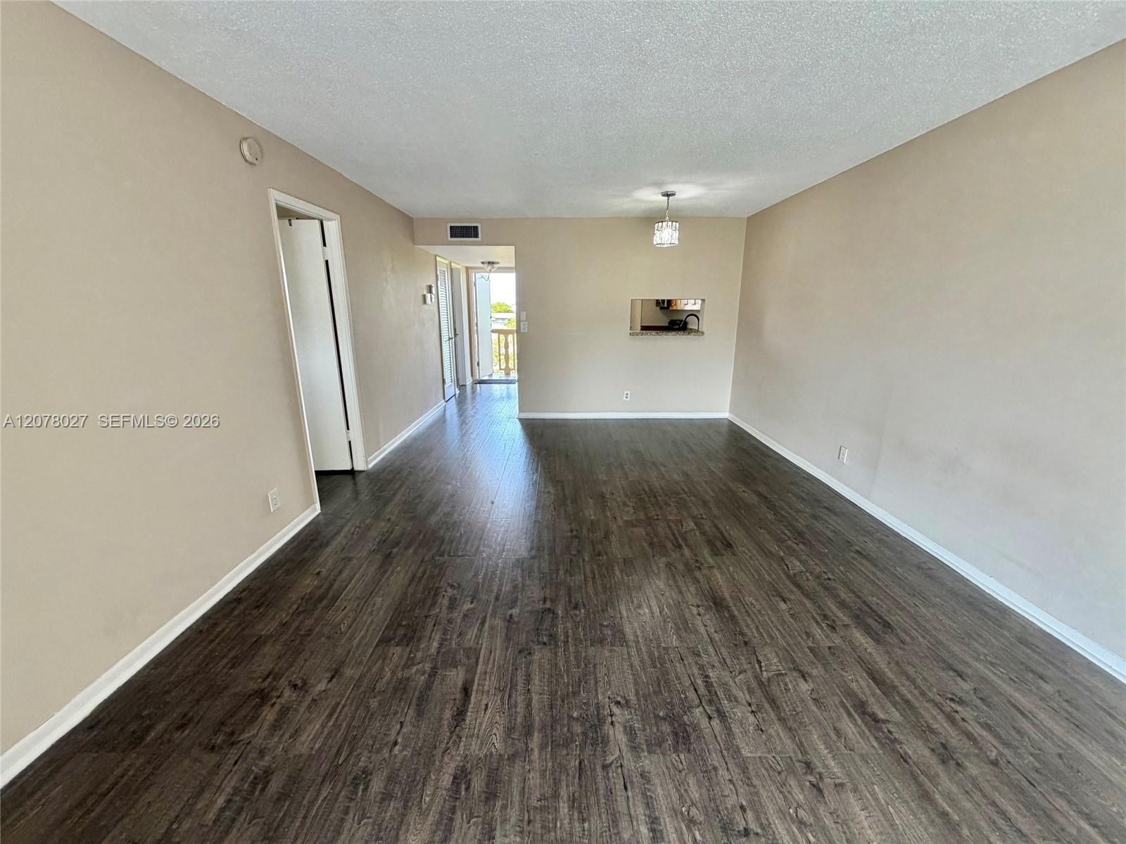 See details 507 1 / 2 775 sq. ft. $ 2026-08-26 0 Photo