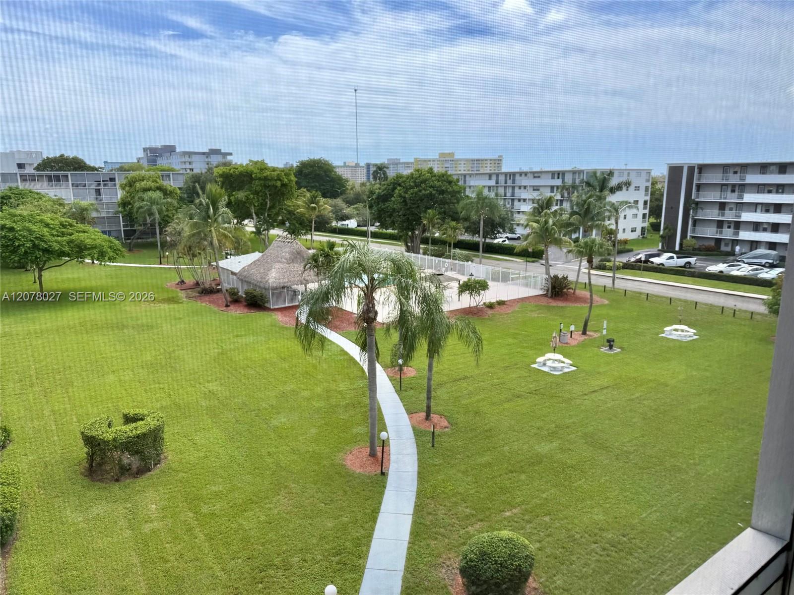 See details 507 1 / 2 775 sq. ft. $ 2026-08-26 0 Photo