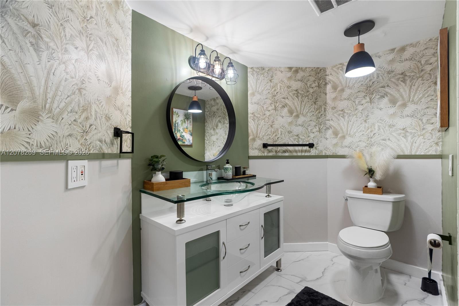 Ver detalles 2803 3 / 3 1840 sq. ft. $ 2026-08-26 0 foto