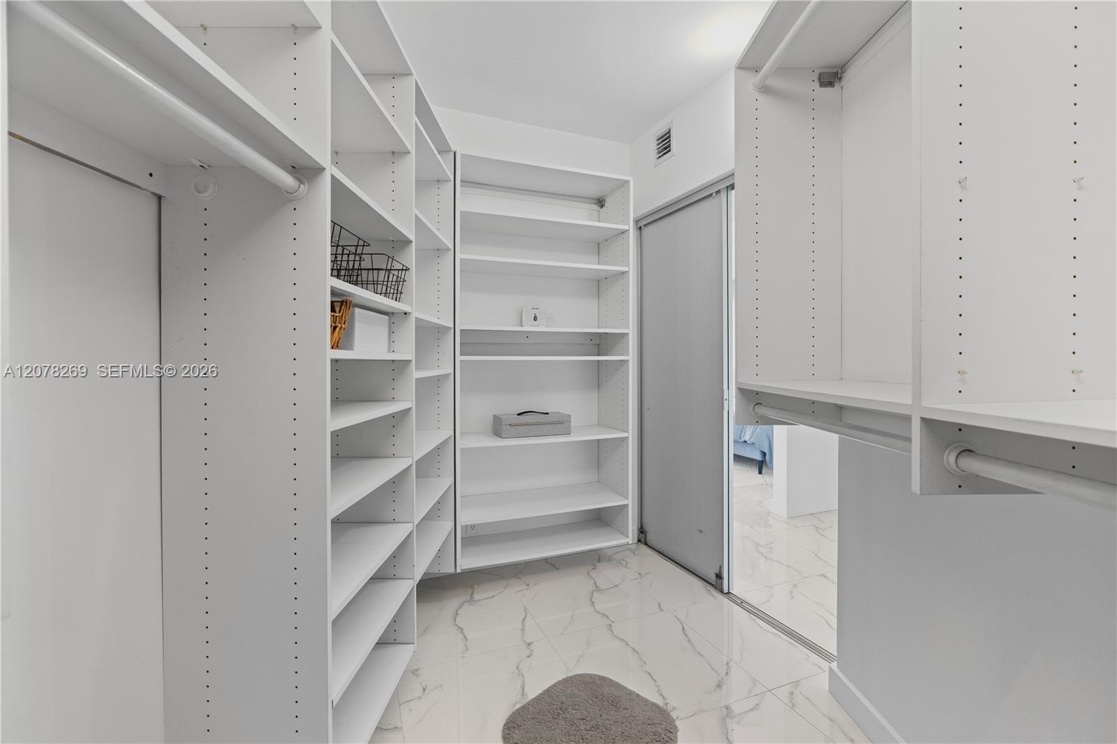 Ver detalles 2803 3 / 3 1840 sq. ft. $ 2026-08-26 0 foto