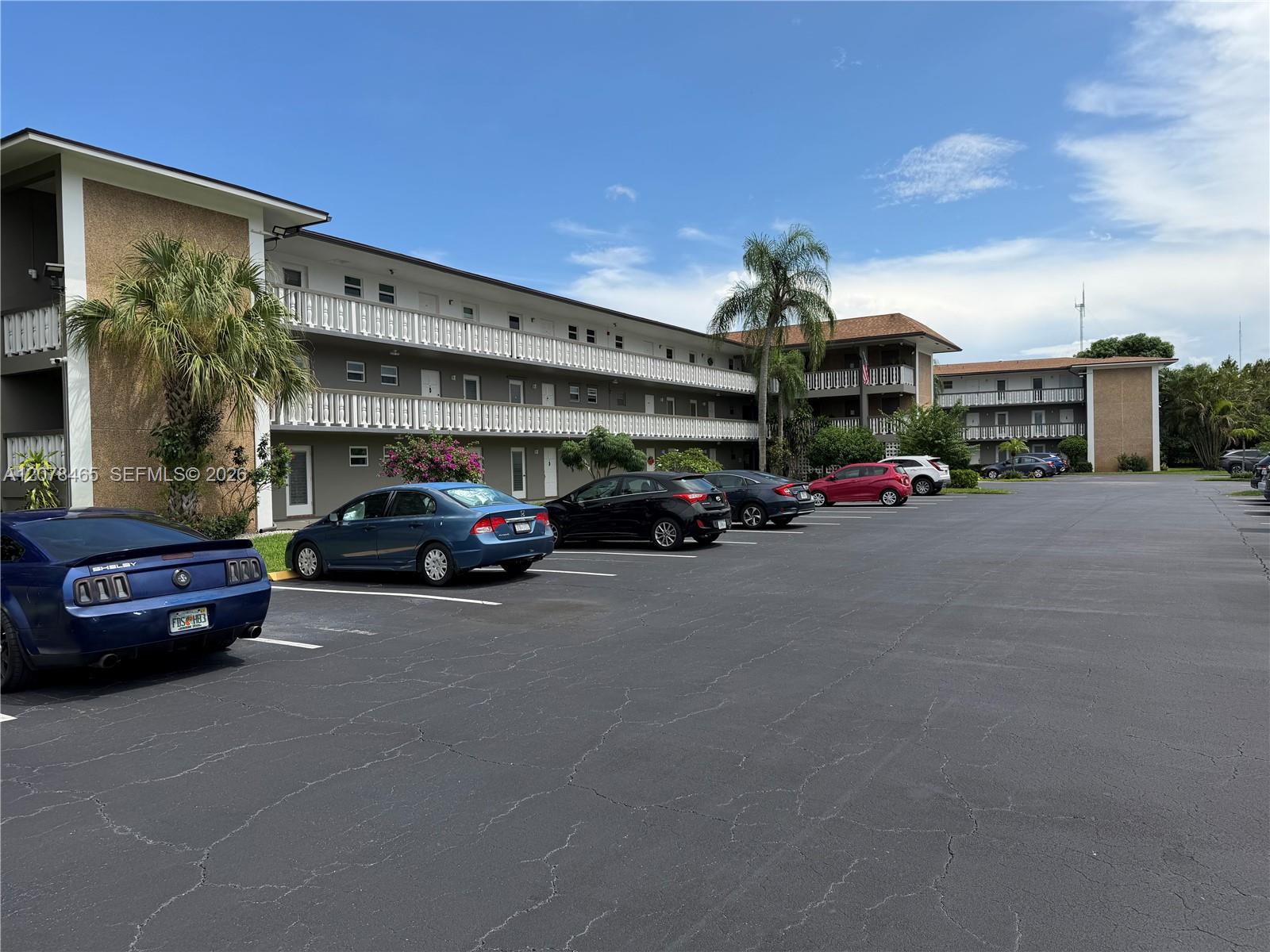 207 1 / 1 700 sq. ft. $ 2026-08-26 0 foto