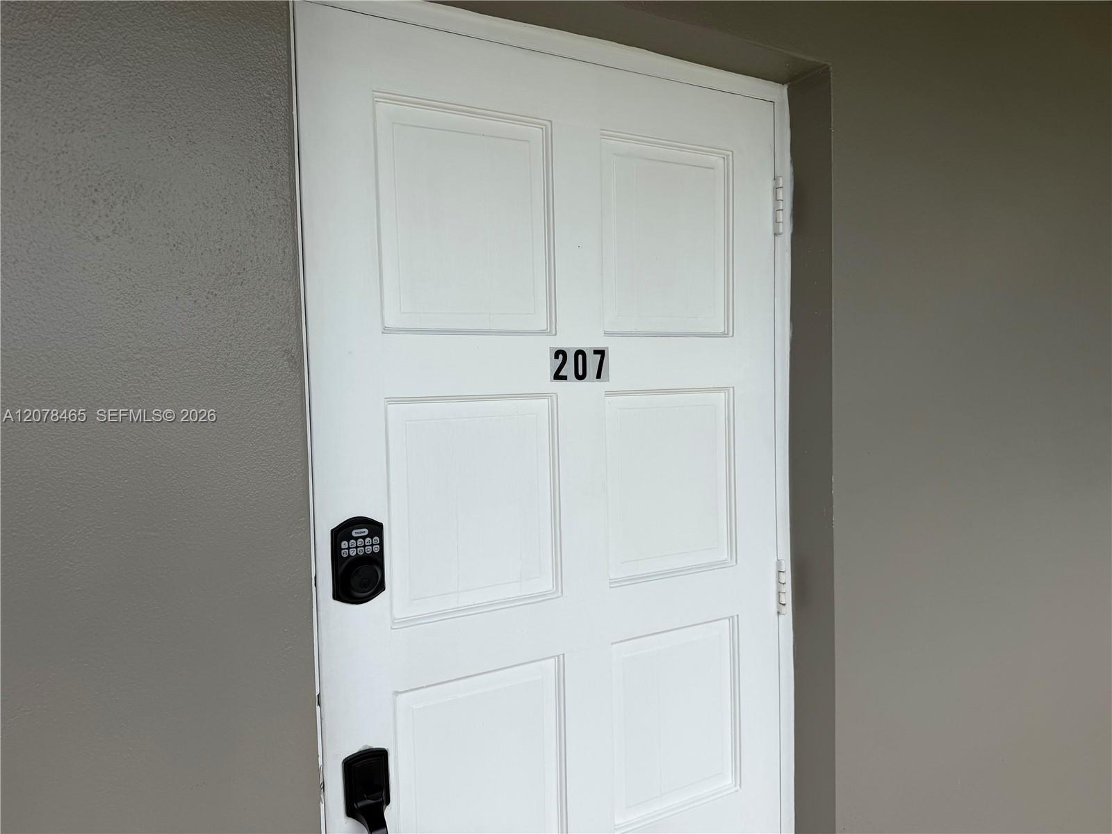 207 1 / 1 700 sq. ft. $ 2026-08-26 0 foto