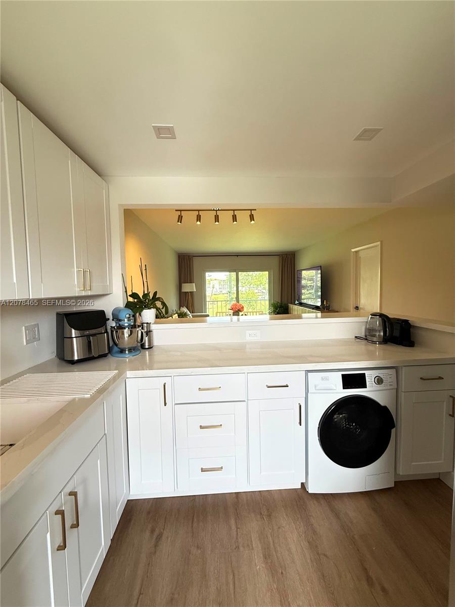 207 1 / 1 700 sq. ft. $ 2026-08-26 0 foto
