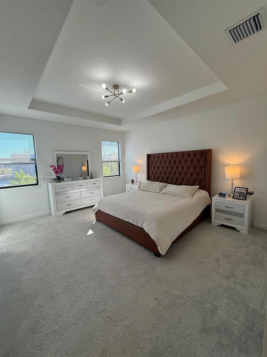 Ver detalles 28611 4 / 3 2005 sq. ft. $ 2026-08-26 0 foto