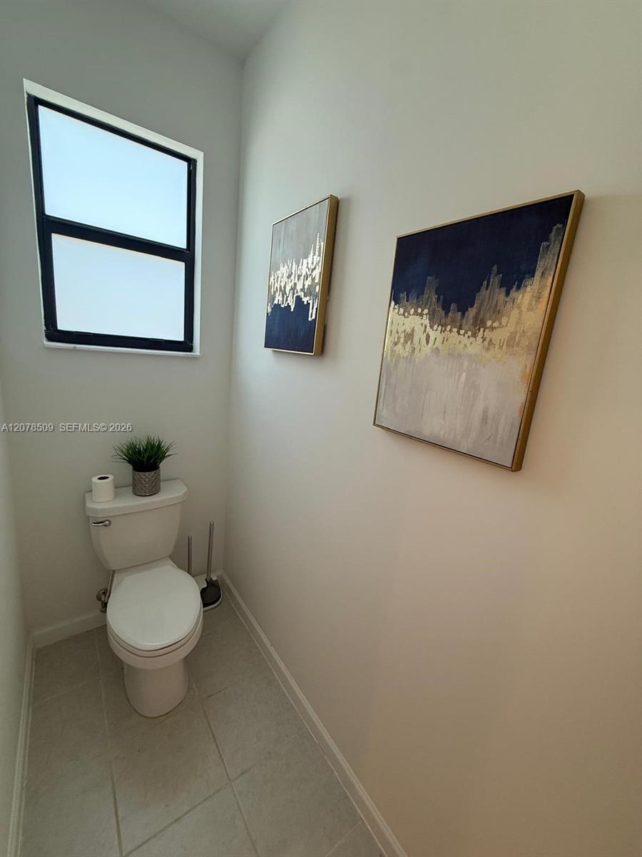 Ver detalles 28611 4 / 3 2005 sq. ft. $ 2026-08-26 0 foto