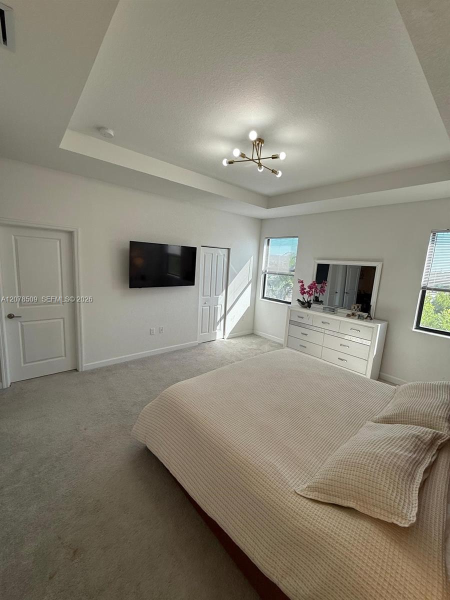 Ver detalles 28611 4 / 3 2005 sq. ft. $ 2026-08-26 0 foto