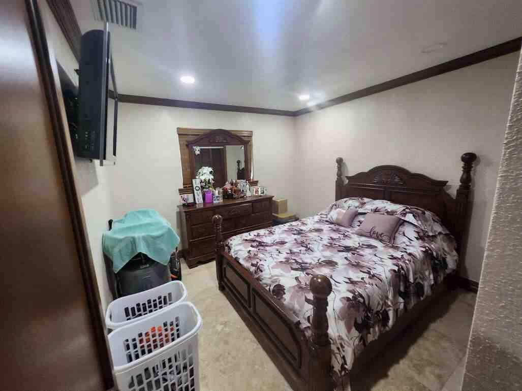 Ver detalles / 0 2115 sq. ft. $ 2026-08-28 0 foto