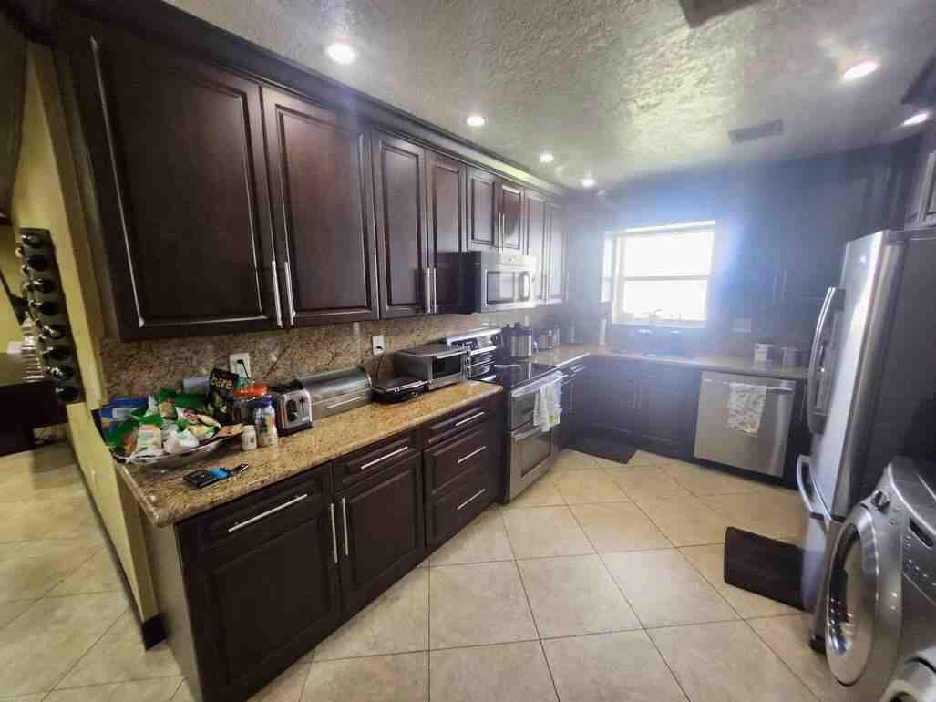 Ver detalles / 0 2115 sq. ft. $ 2026-08-28 0 foto