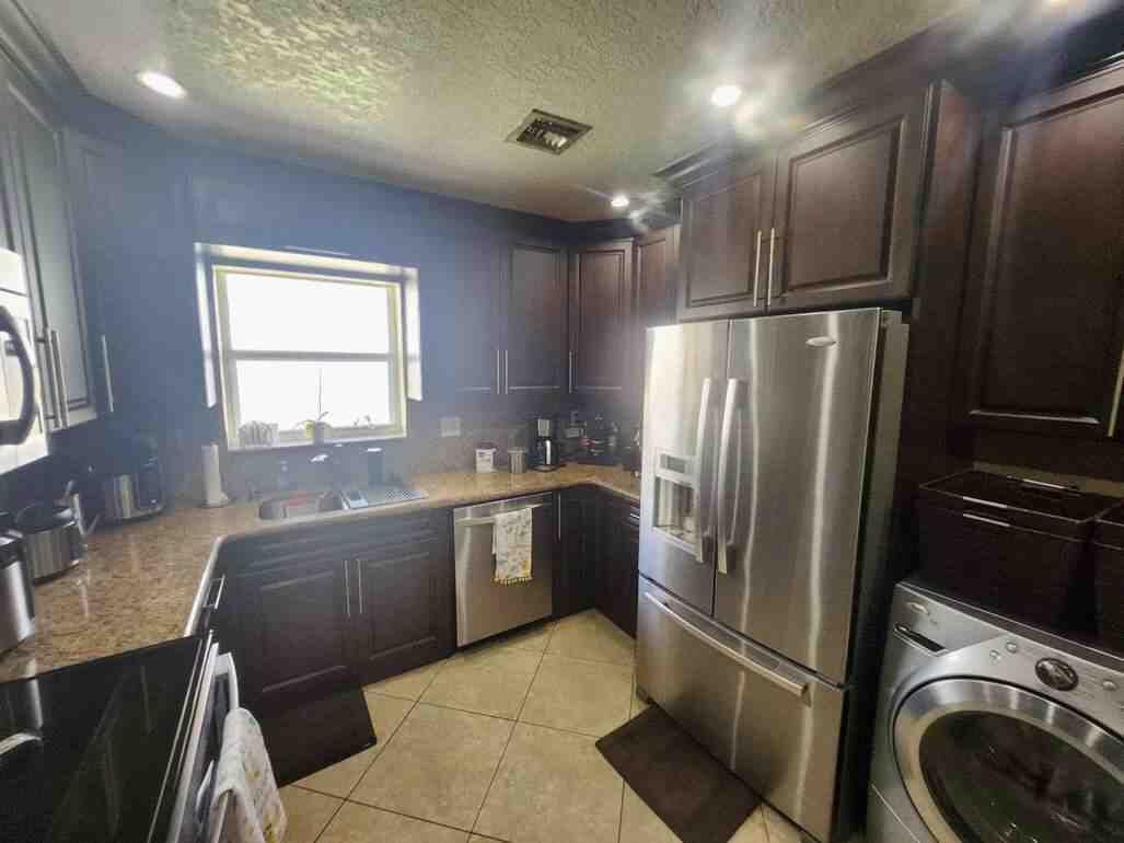 Ver detalles / 0 2115 sq. ft. $ 2026-08-28 0 foto