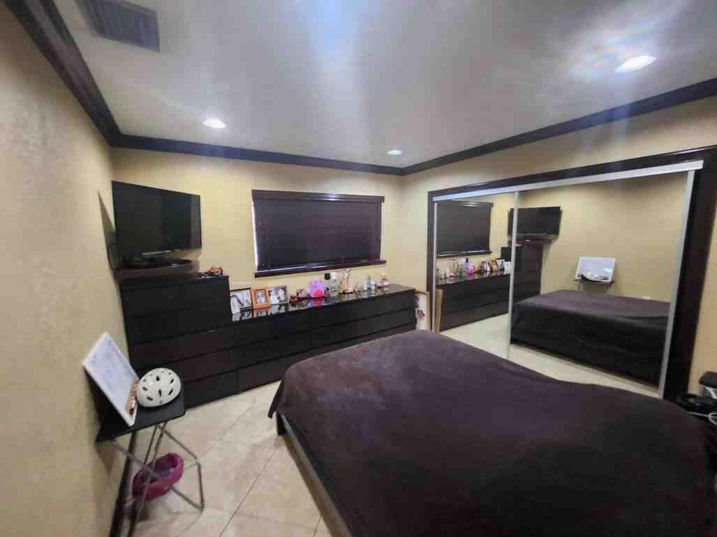 Ver detalles / 0 2115 sq. ft. $ 2026-08-28 0 foto