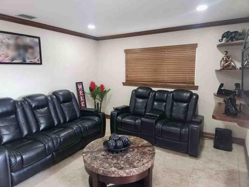 Ver detalles / 0 2115 sq. ft. $ 2026-08-28 0 foto