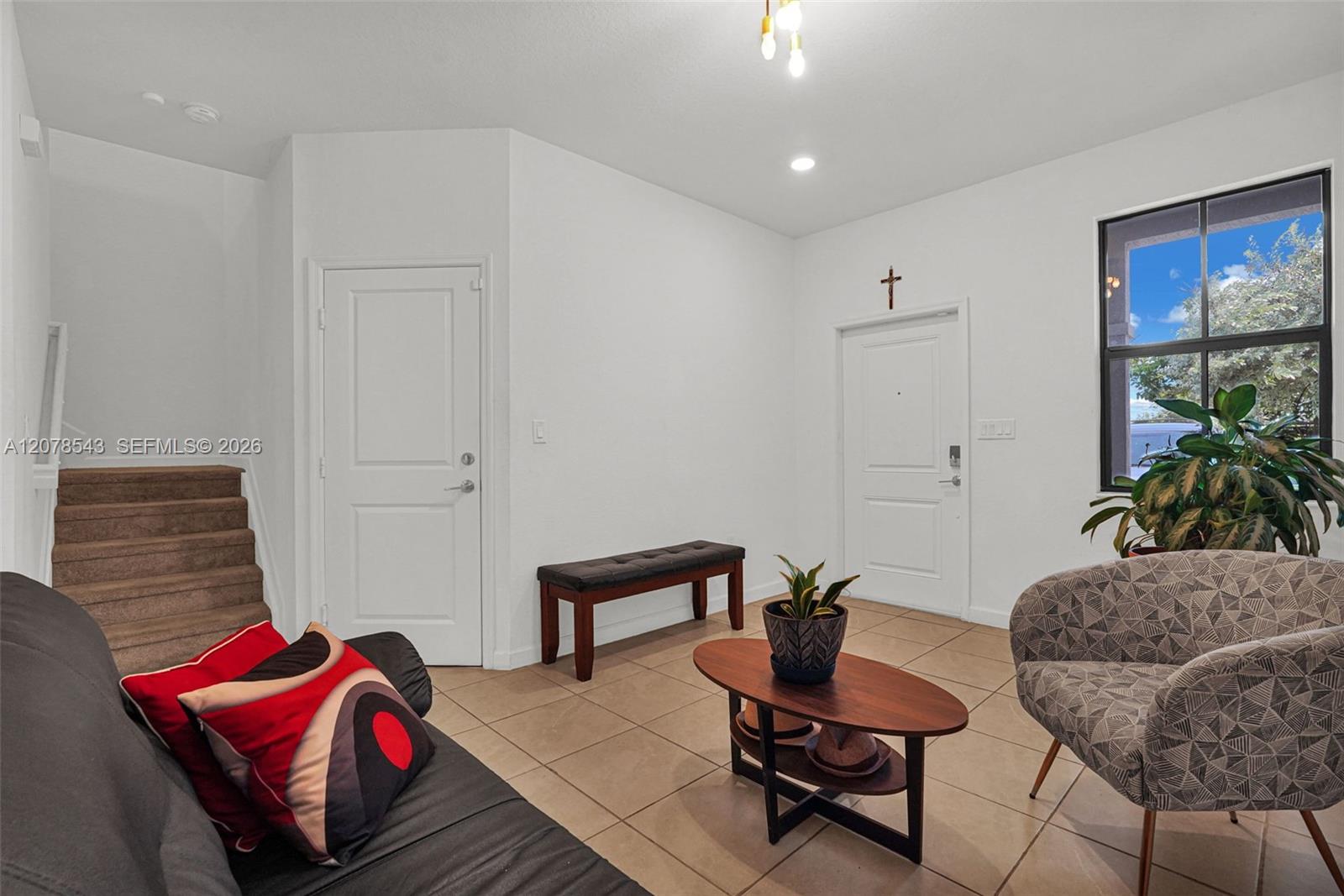 Ver detalles 13043 4 / 3 1916 sq. ft. $ 2026-09-14 0 foto