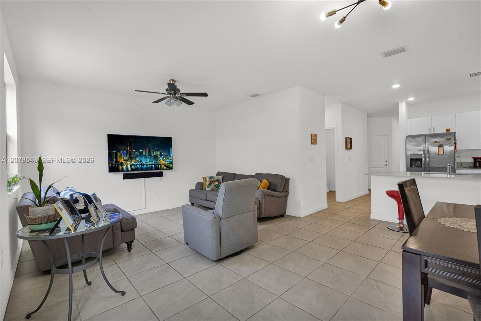 Ver detalles 13043 4 / 3 1916 sq. ft. $ 2026-09-14 0 foto
