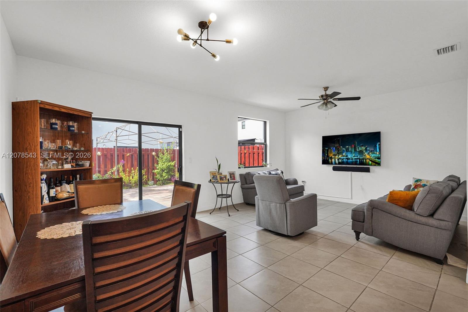 Ver detalles 13043 4 / 3 1916 sq. ft. $ 2026-09-14 0 foto