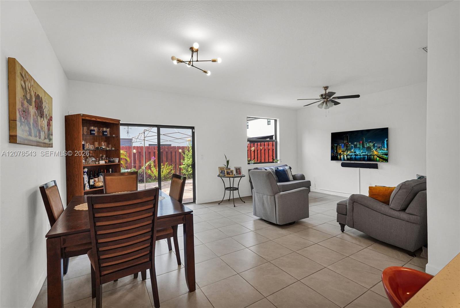 Ver detalles 13043 4 / 3 1916 sq. ft. $ 2026-09-14 0 foto