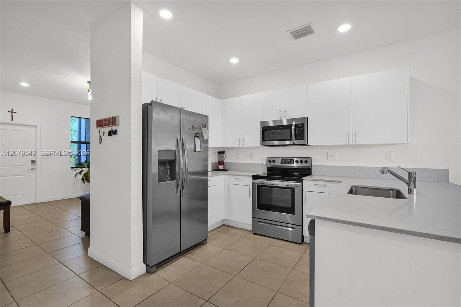 Ver detalles 13043 4 / 3 1916 sq. ft. $ 2026-09-14 0 foto