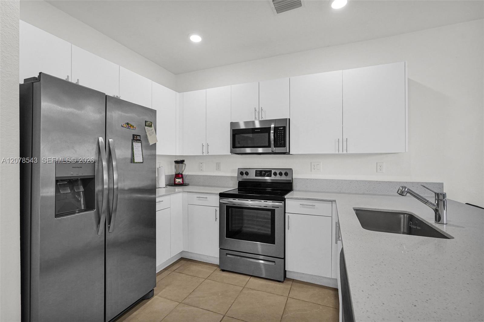 Ver detalles 13043 4 / 3 1916 sq. ft. $ 2026-09-14 0 foto