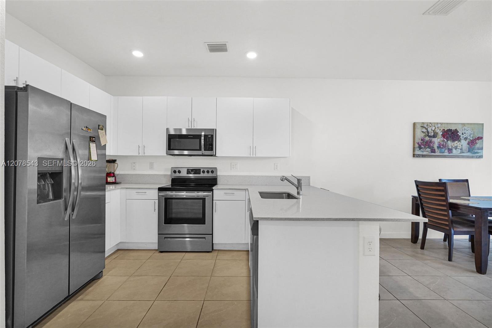 Ver detalles 13043 4 / 3 1916 sq. ft. $ 2026-09-14 0 foto