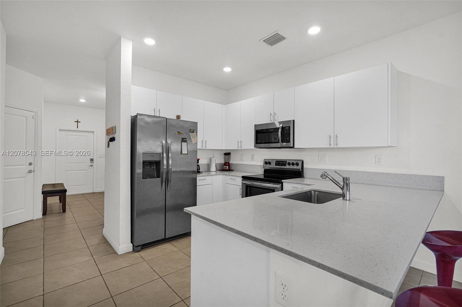 Ver detalles 13043 4 / 3 1916 sq. ft. $ 2026-09-14 0 foto