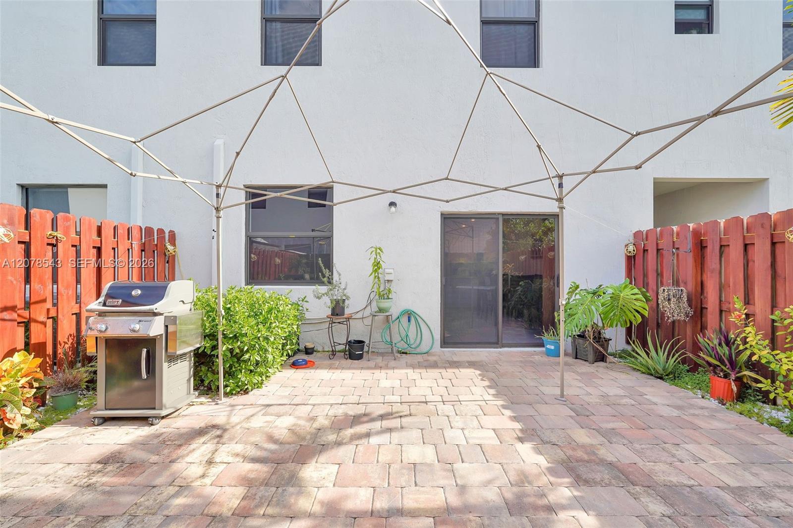 Ver detalles 13043 4 / 3 1916 sq. ft. $ 2026-09-14 0 foto
