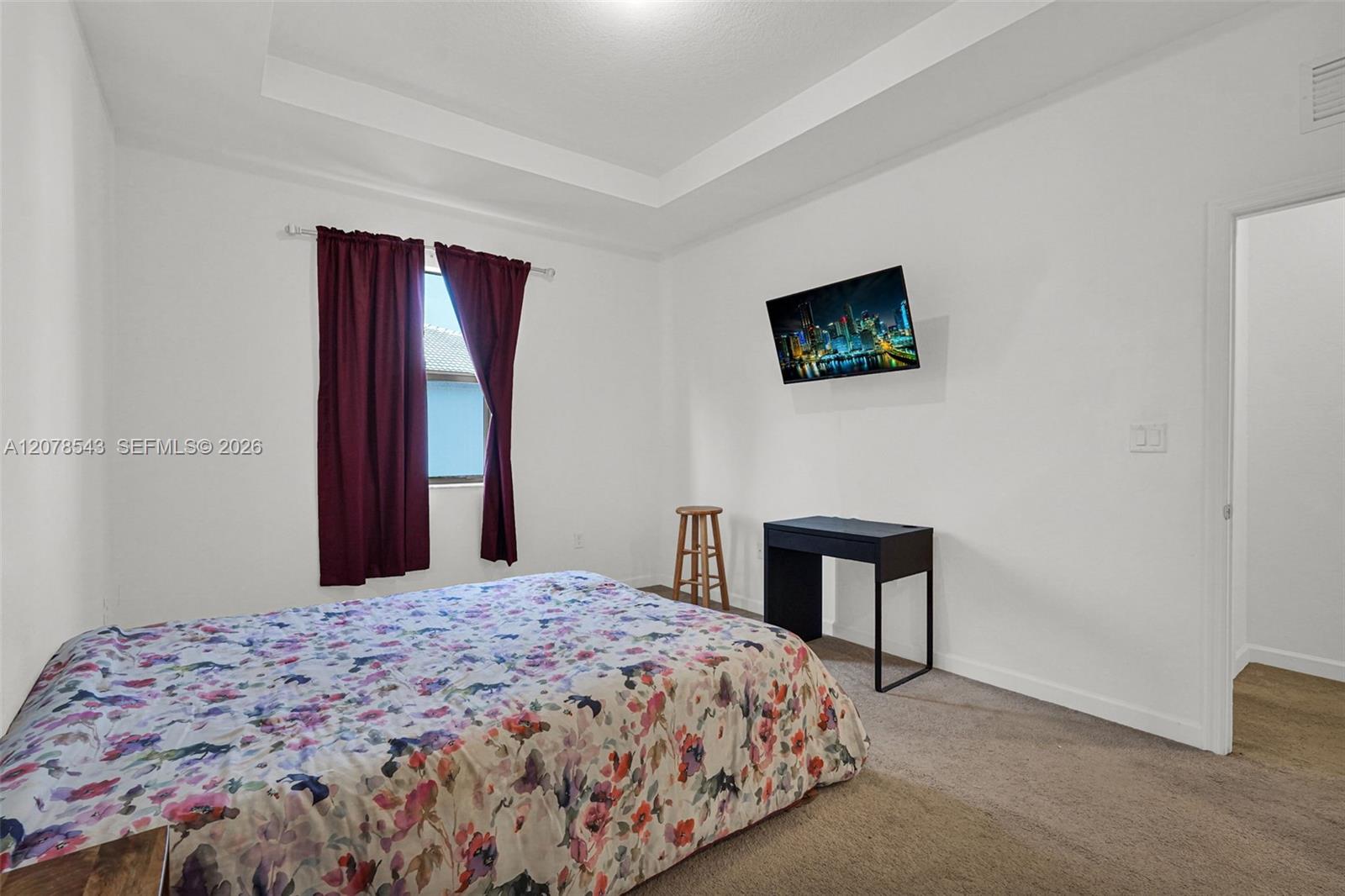 Ver detalles 13043 4 / 3 1916 sq. ft. $ 2026-09-14 0 foto