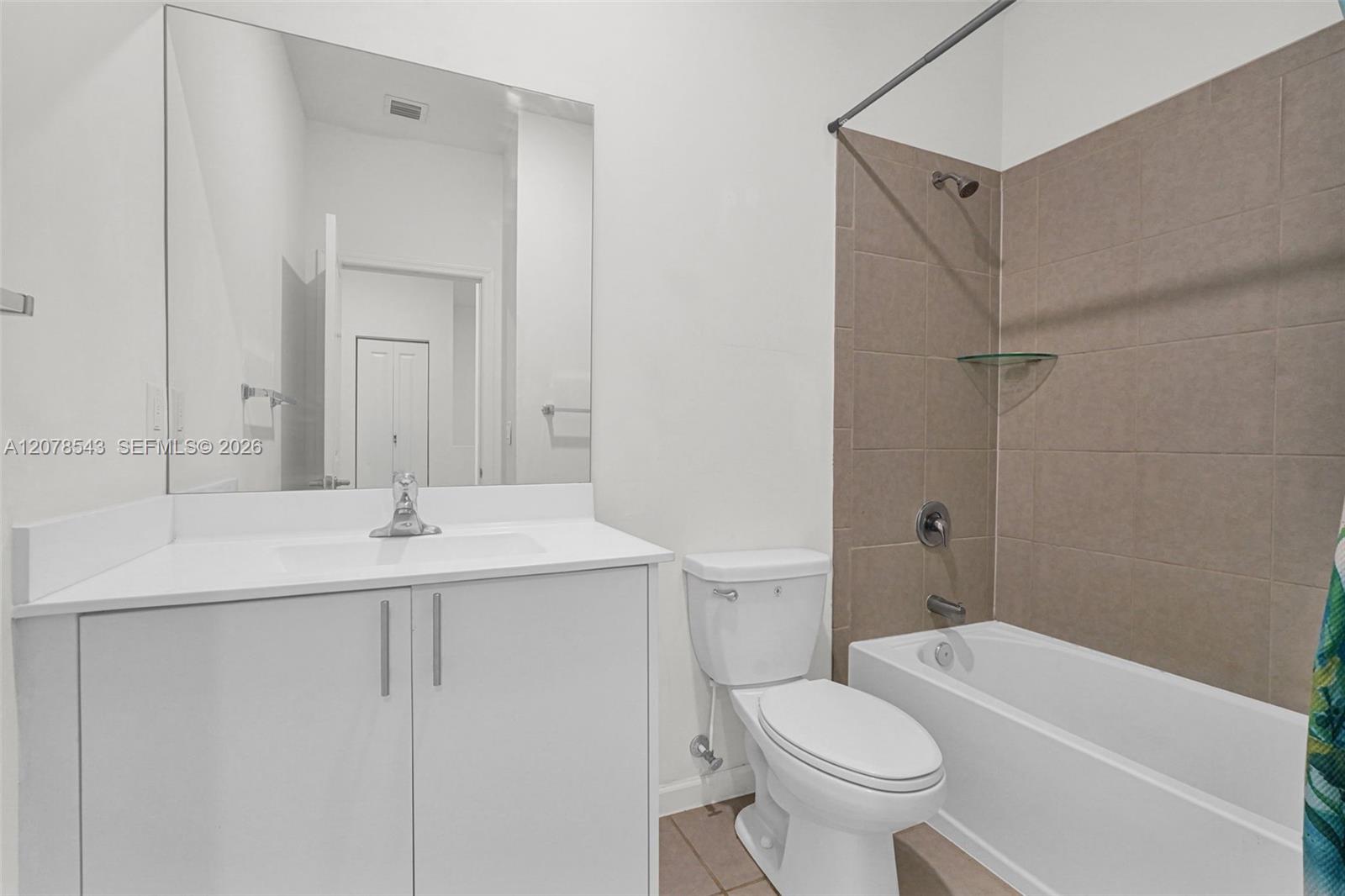 Ver detalles 13043 4 / 3 1916 sq. ft. $ 2026-09-14 0 foto