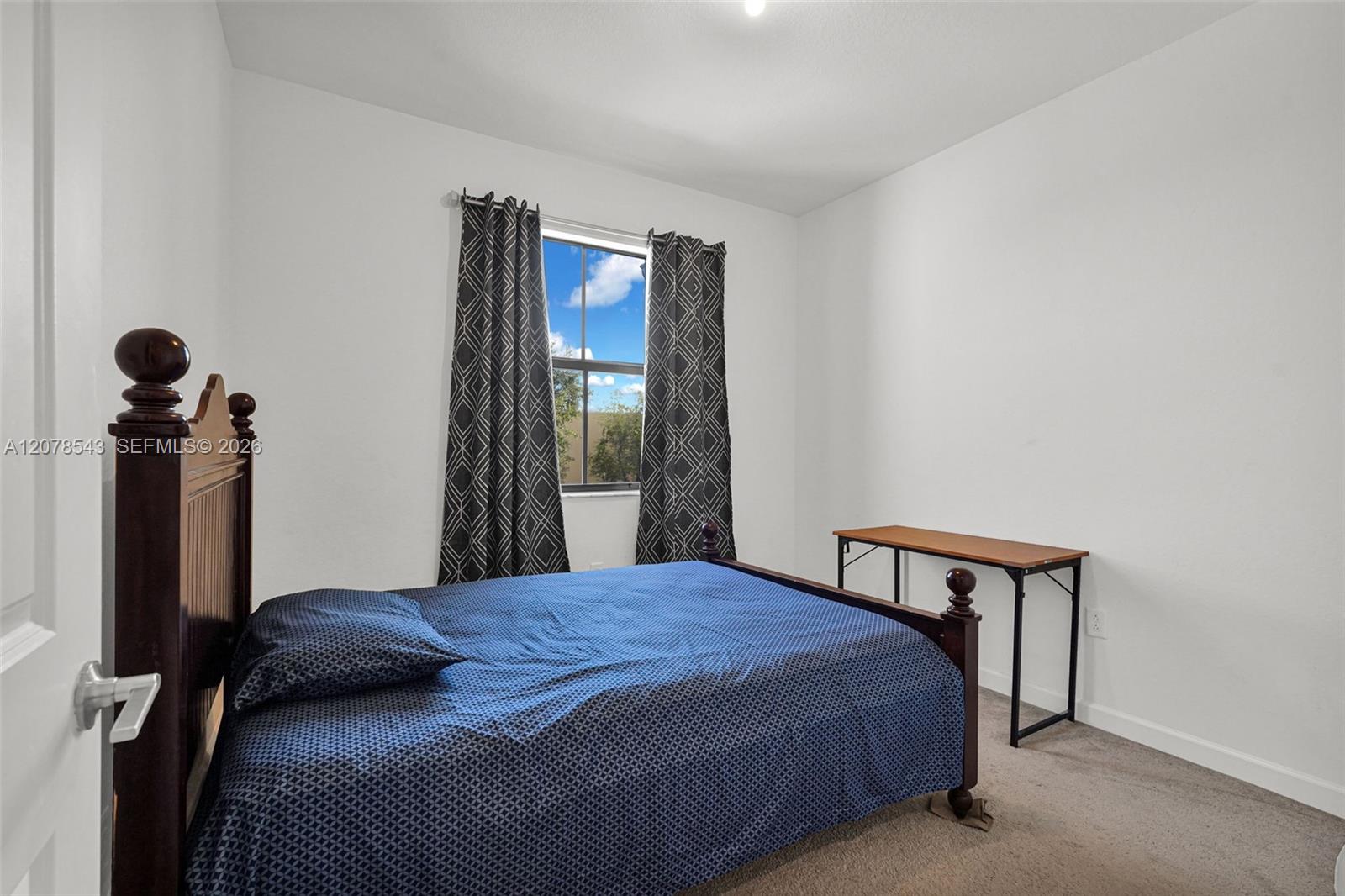 Ver detalles 13043 4 / 3 1916 sq. ft. $ 2026-09-14 0 foto