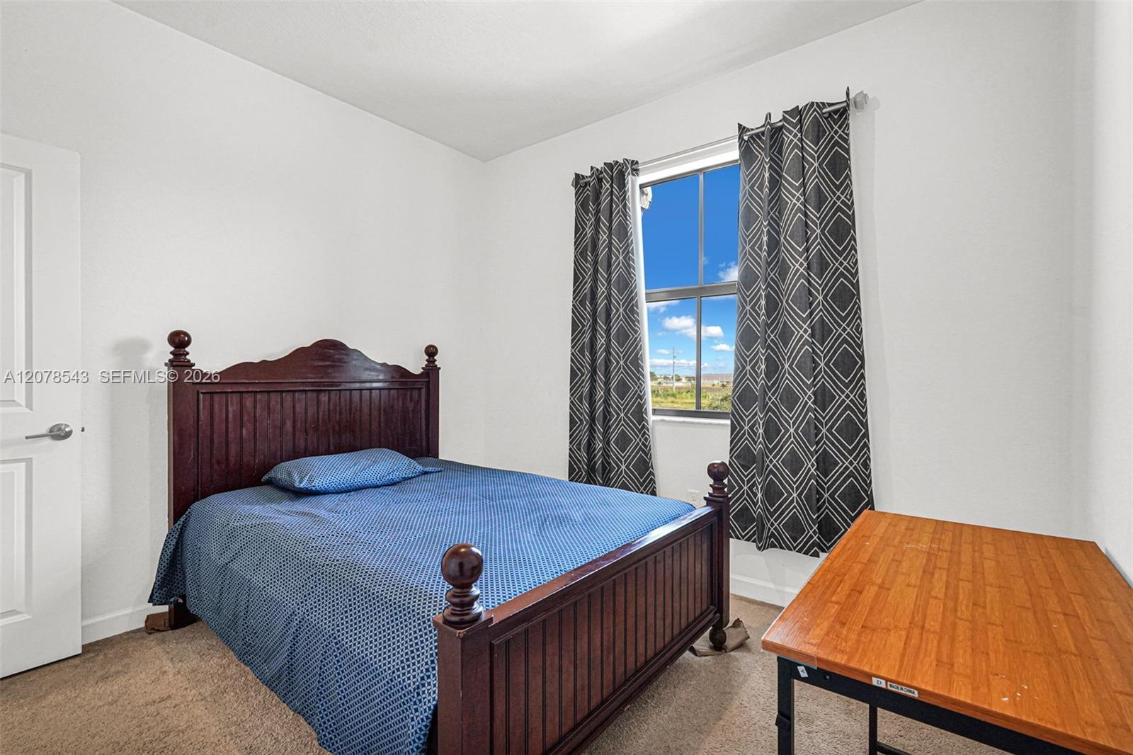 Ver detalles 13043 4 / 3 1916 sq. ft. $ 2026-09-14 0 foto