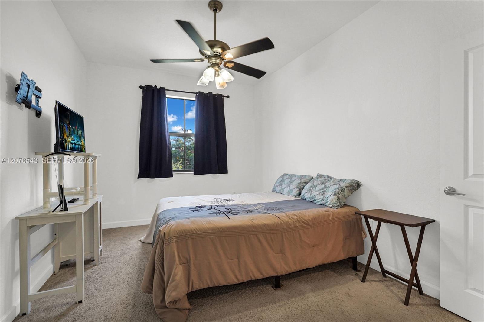 Ver detalles 13043 4 / 3 1916 sq. ft. $ 2026-09-14 0 foto