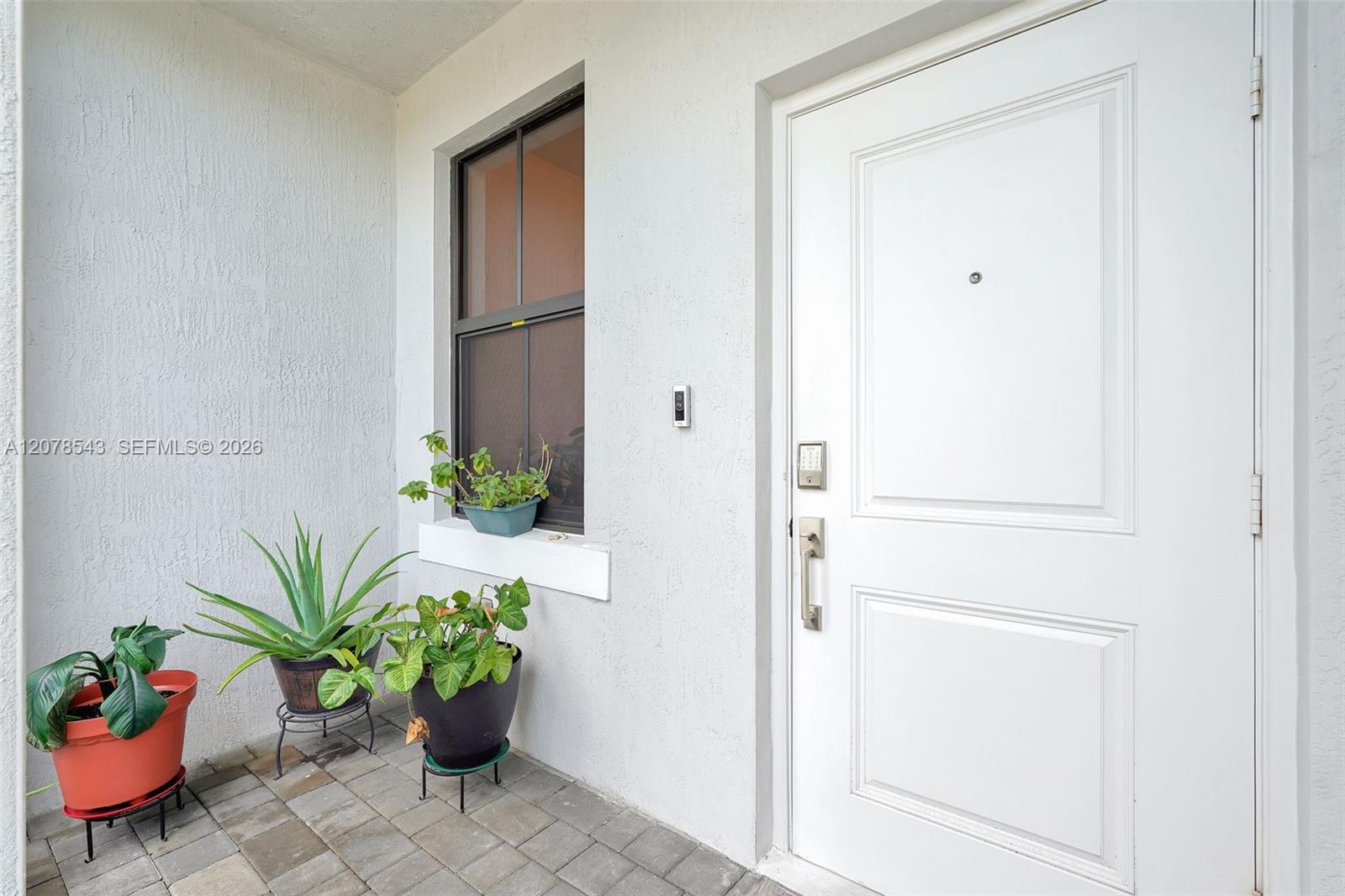 Ver detalles 13043 4 / 3 1916 sq. ft. $ 2026-09-14 0 foto