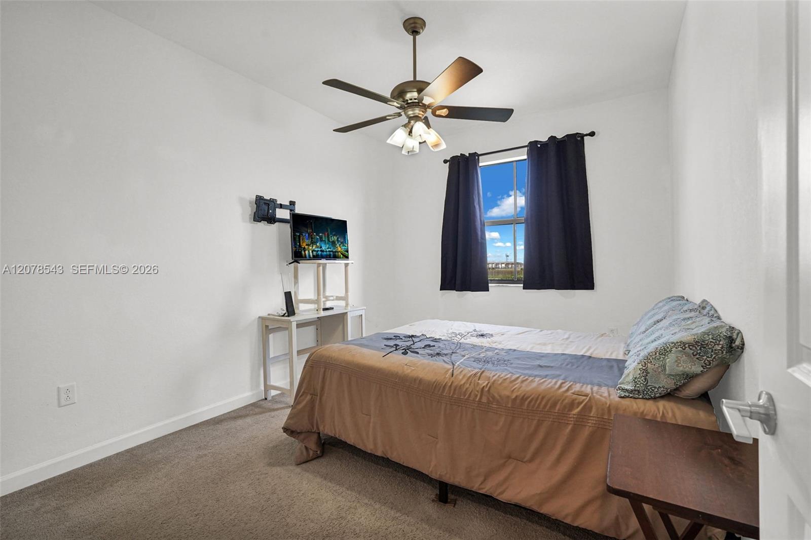 Ver detalles 13043 4 / 3 1916 sq. ft. $ 2026-09-14 0 foto