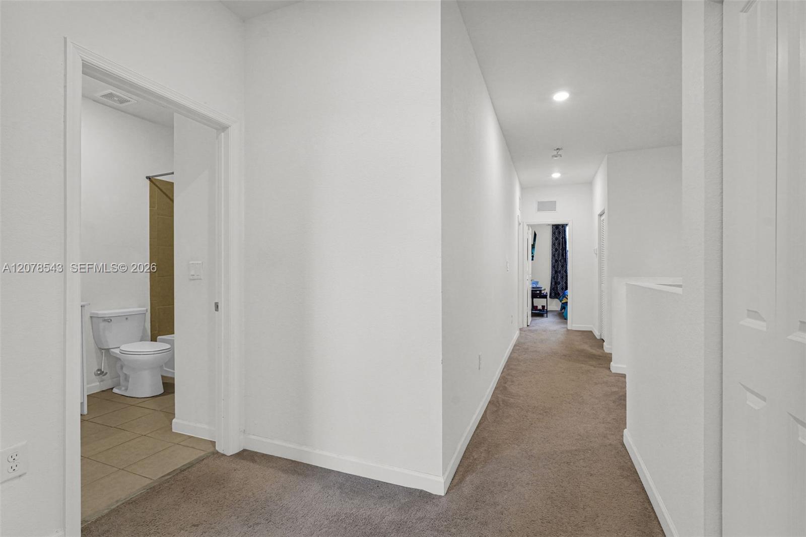 Ver detalles 13043 4 / 3 1916 sq. ft. $ 2026-09-14 0 foto