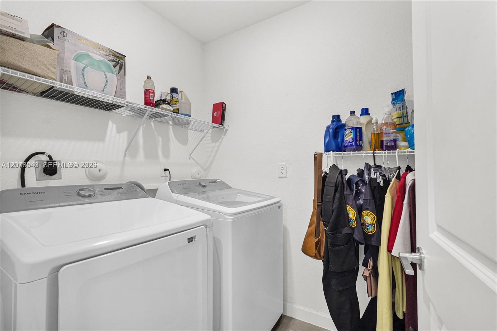 Ver detalles 13043 4 / 3 1916 sq. ft. $ 2026-09-14 0 foto