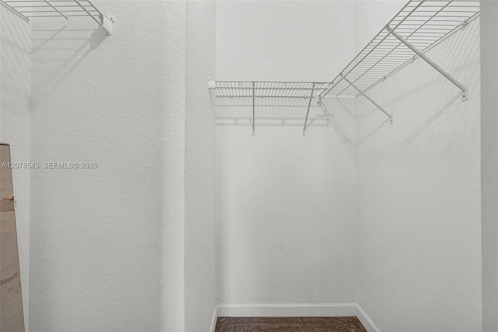 Ver detalles 13043 4 / 3 1916 sq. ft. $ 2026-09-14 0 foto