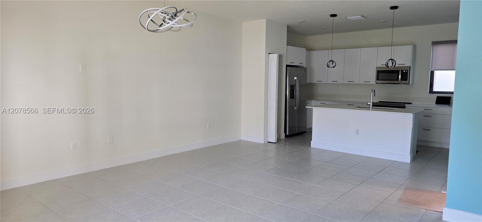 See details 4242 3 / 4 2116 sq. ft. $ 2026-08-27 0 Photo