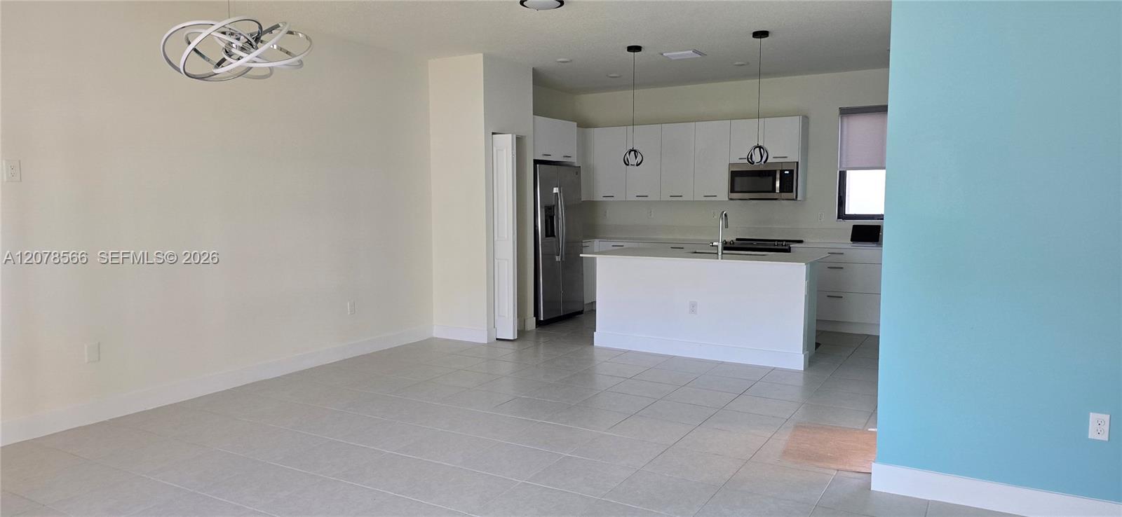 See details 4242 3 / 4 2116 sq. ft. $ 2026-08-27 0 Photo