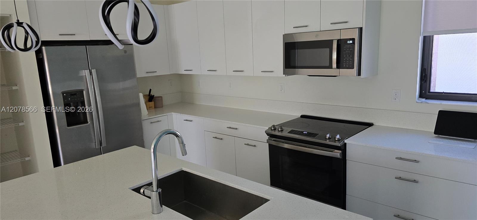 See details 4242 3 / 4 2116 sq. ft. $ 2026-08-27 0 Photo