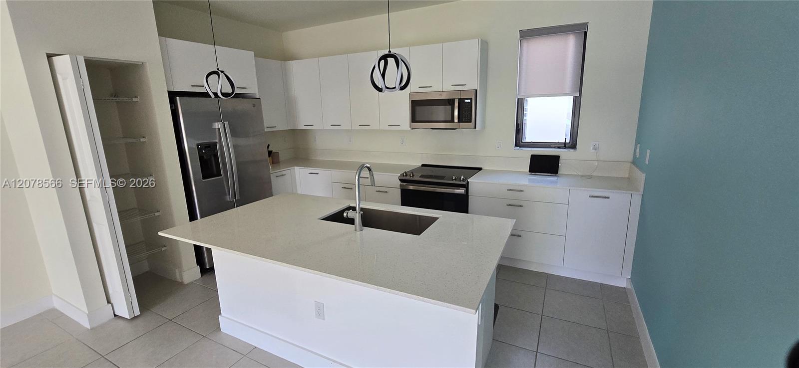 See details 4242 3 / 4 2116 sq. ft. $ 2026-08-27 0 Photo