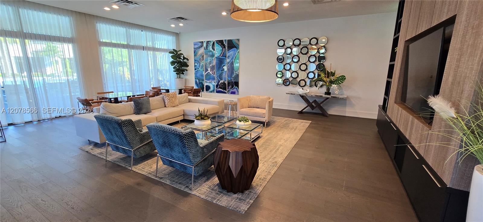 See details 4242 3 / 4 2116 sq. ft. $ 2026-08-27 0 Photo